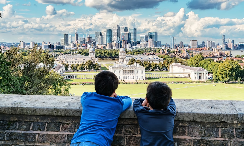 Children overlooking Greenwich and Canary Wharf